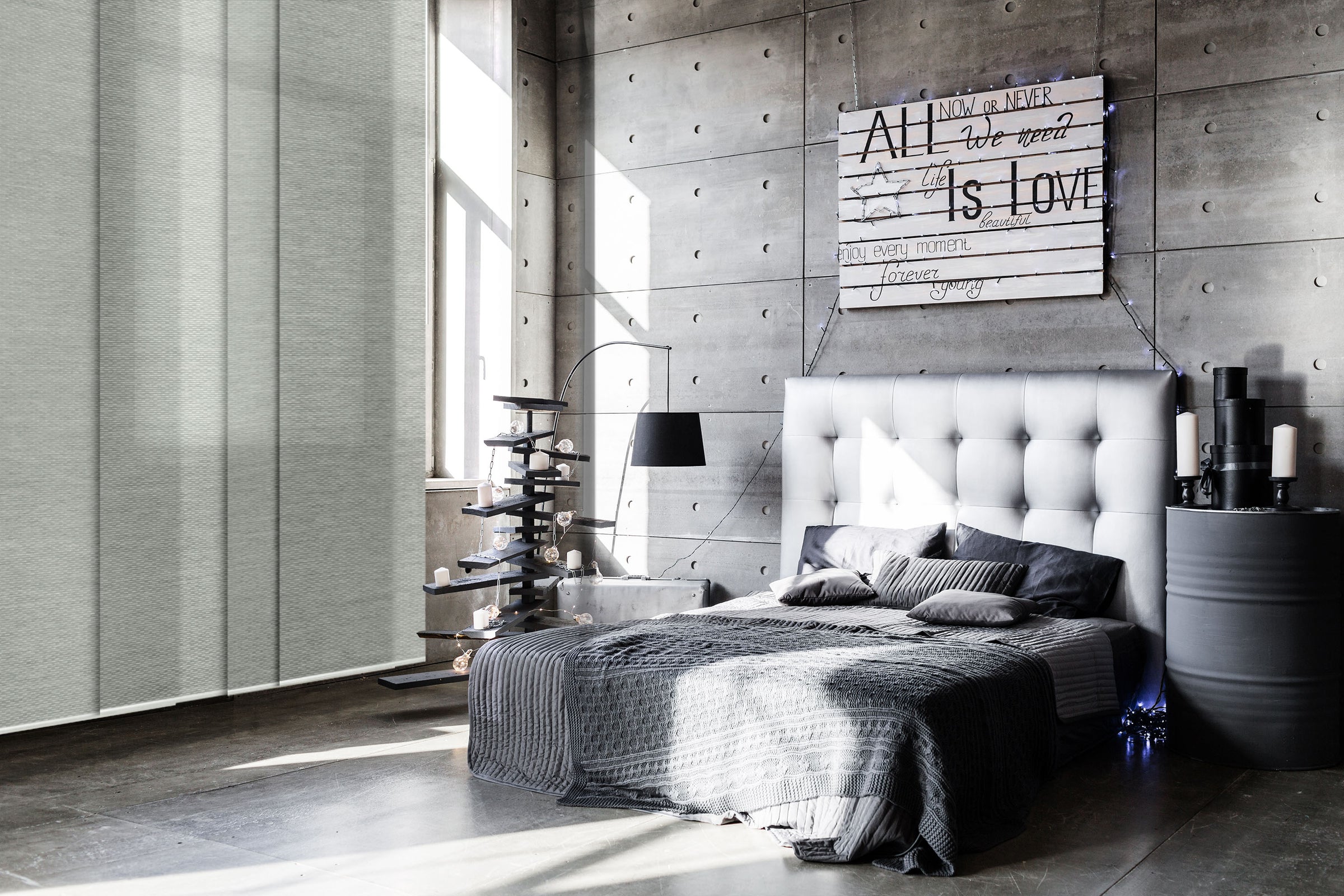 GoDear Design_Modern bedroom with a bed, lamp, and decorative wall art.